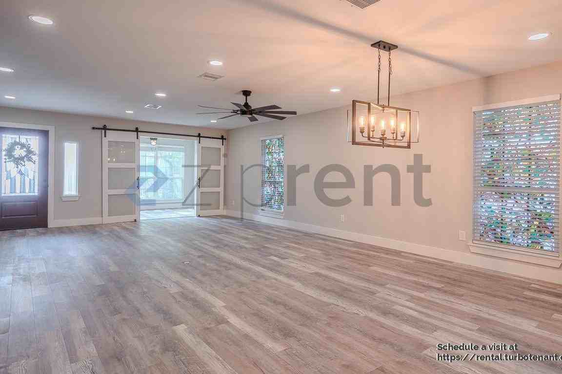 722 Riveredge Dr - Photo 4 of 39