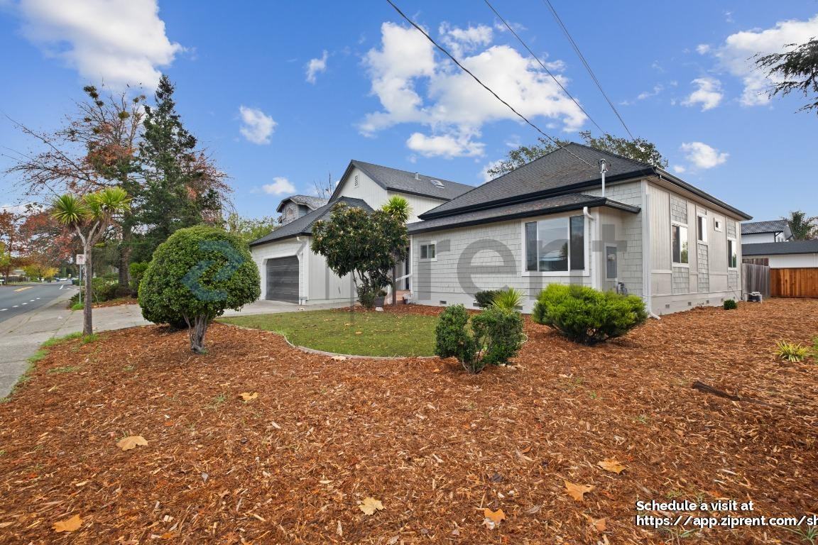 7920 Hembree Ln - Photo 2 of 30