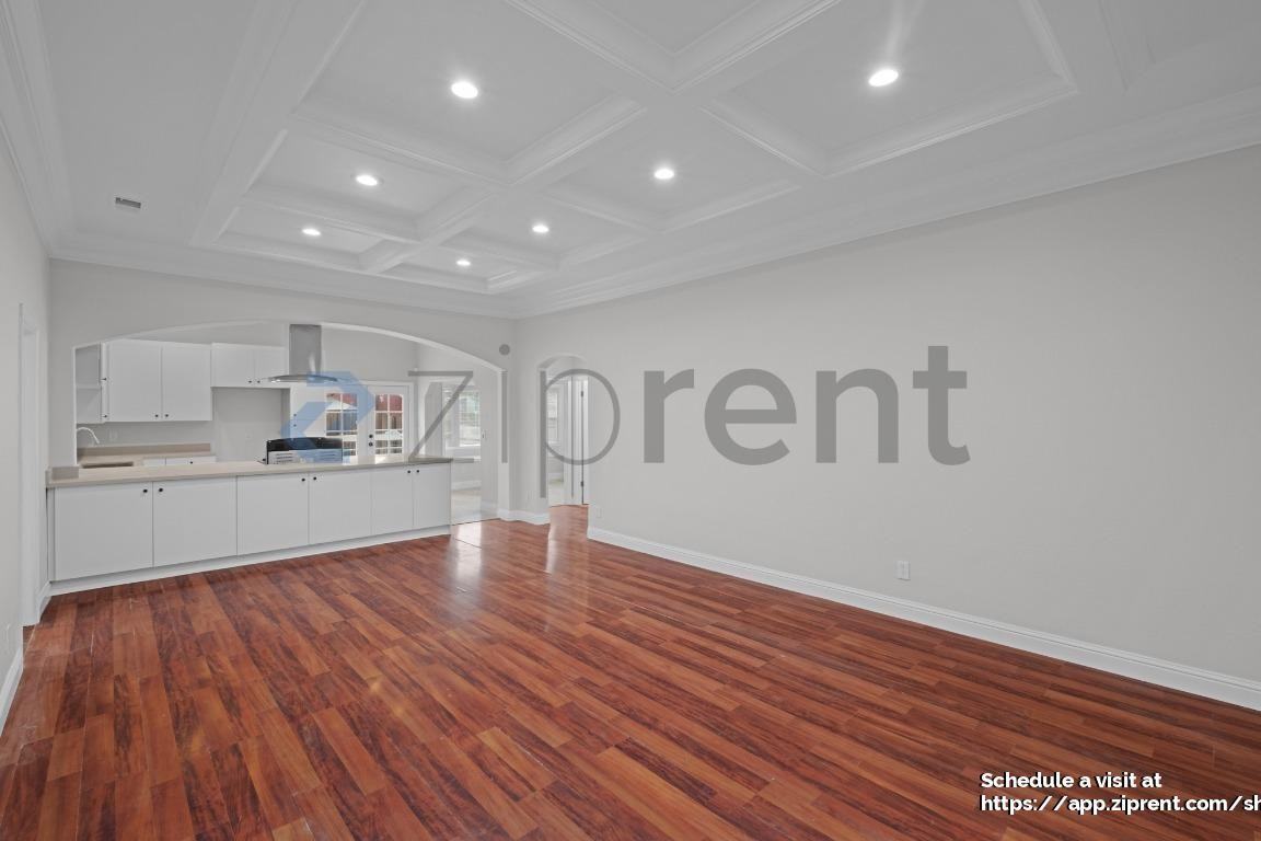 7920 Hembree Ln - Photo 6 of 30