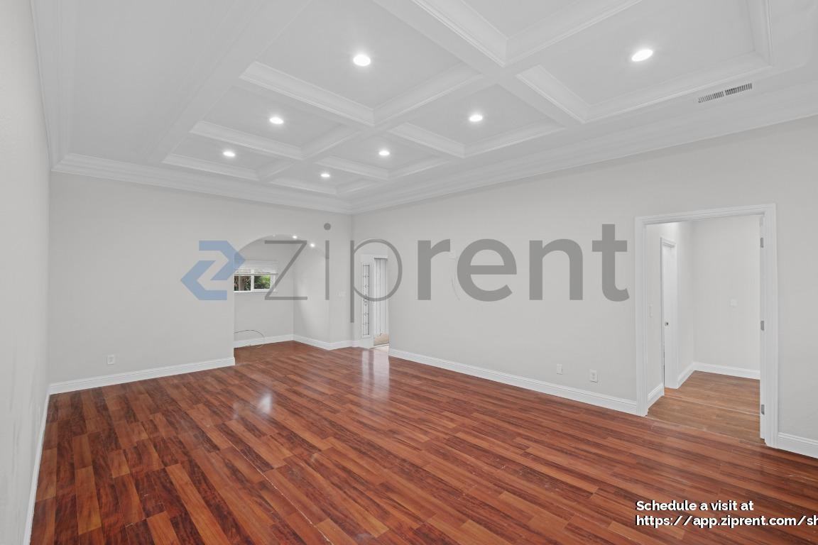 7920 Hembree Ln - Photo 7 of 30