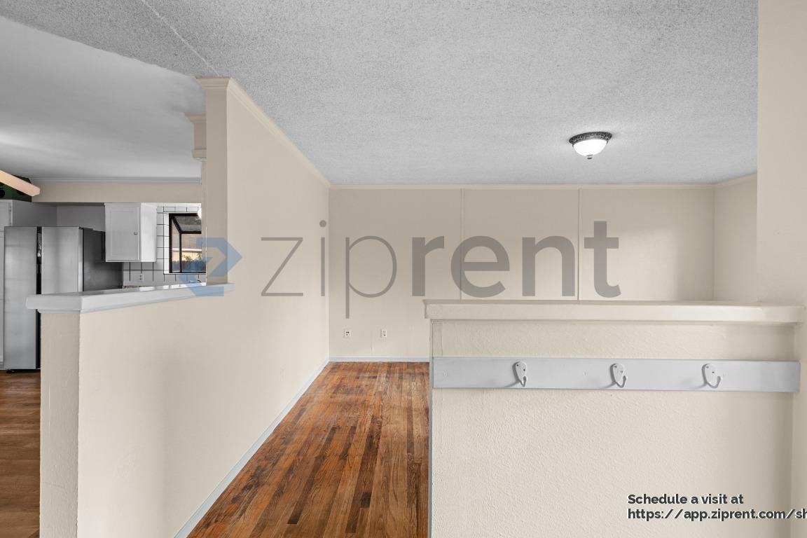 1323 Harwood St - Photo 6 of 20