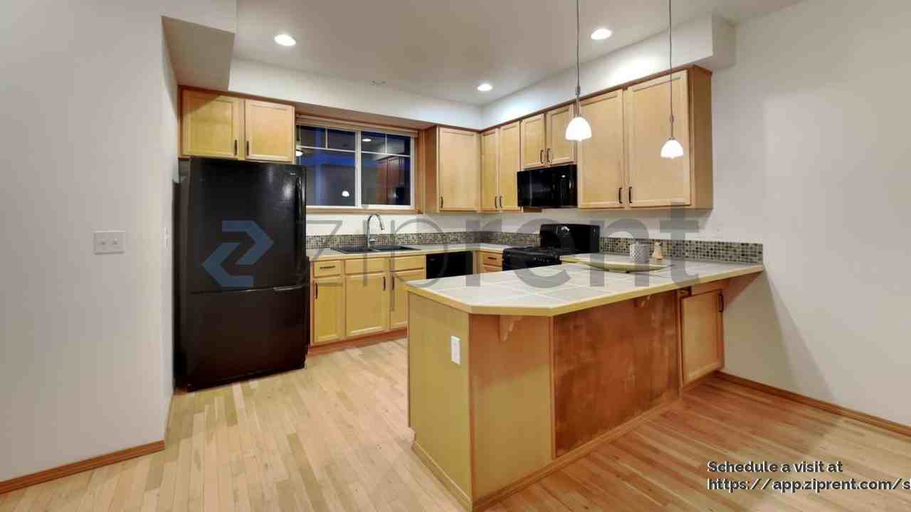 12047 33rd Ave Ne #B - Photo 4 of 30