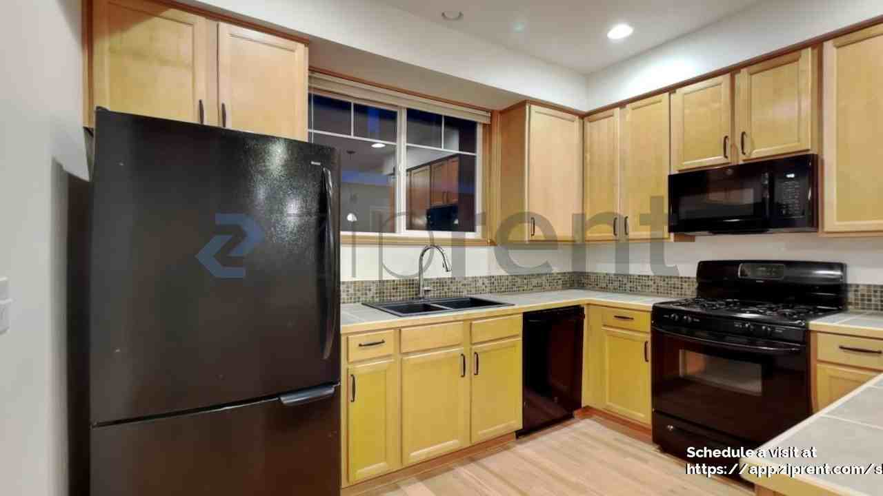 12047 33rd Ave Ne #B - Photo 5 of 30