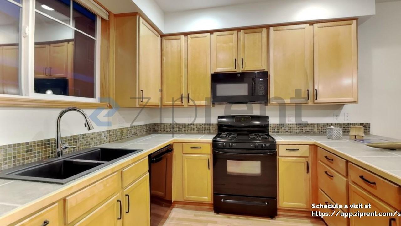 12047 33rd Ave Ne #B - Photo 6 of 30