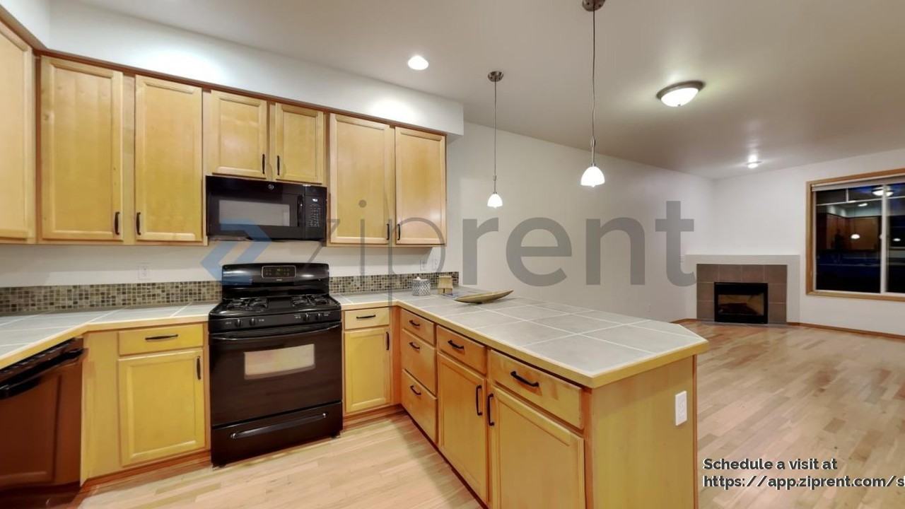 12047 33rd Ave Ne #B - Photo 7 of 30