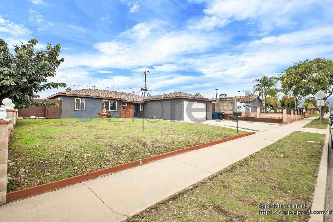 2335 Logan St - Photo 2 of 31