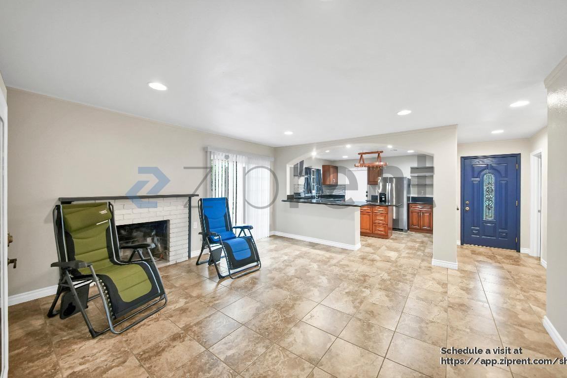 2335 Logan St - Photo 5 of 31