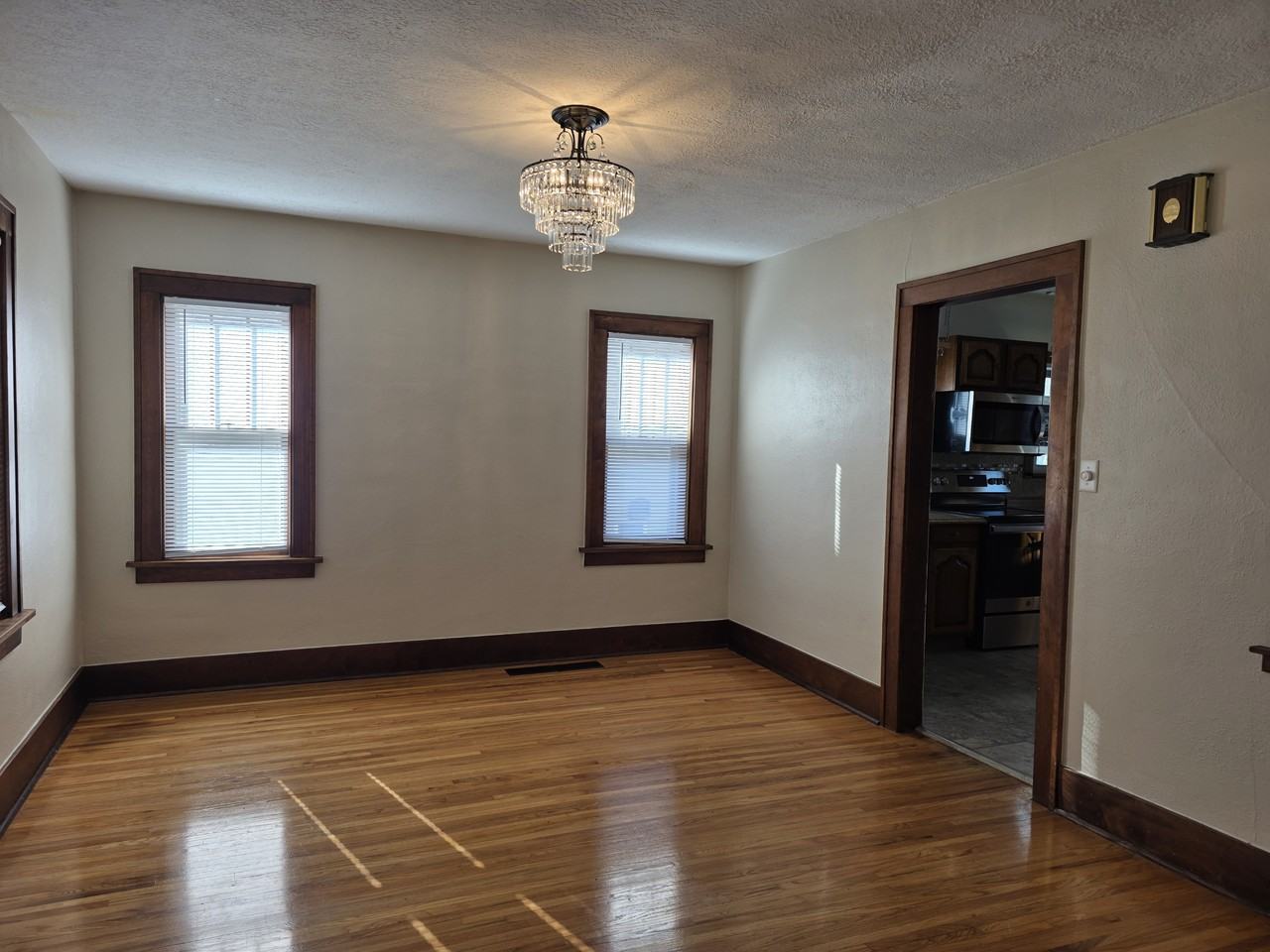 3135 Grandview Boulevard - Photo 3 of 11