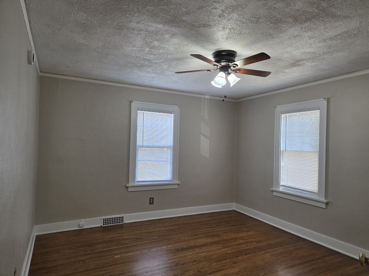 3135 Grandview Boulevard - Photo 6 of 11