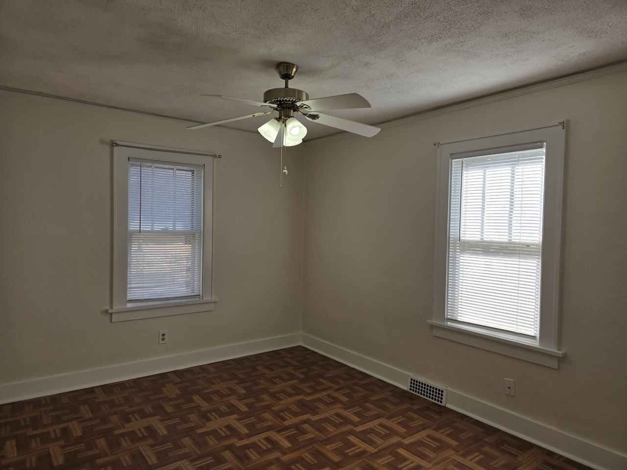 3135 Grandview Boulevard - Photo 7 of 11