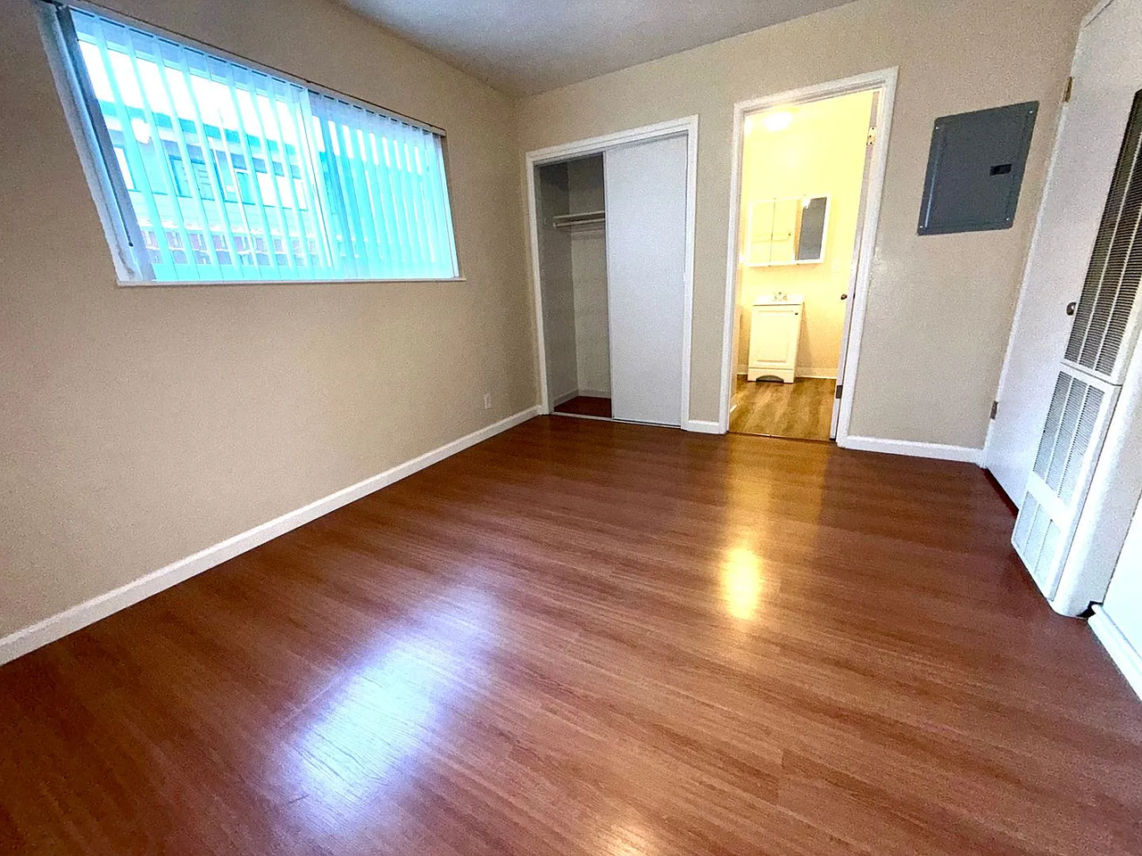 1047 Rich Ave - Photo 2 of 7