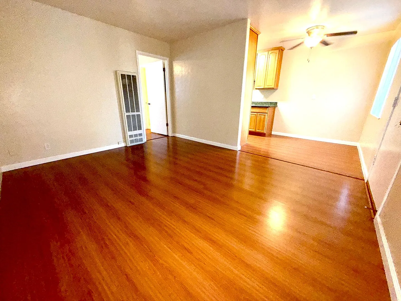 1047 Rich Ave - Photo 3 of 7