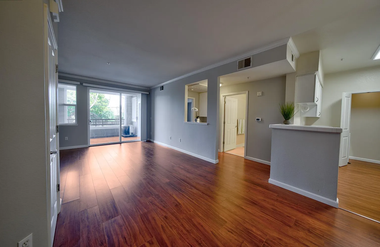 1982 W Bayshore Rd - Photo 2 of 10