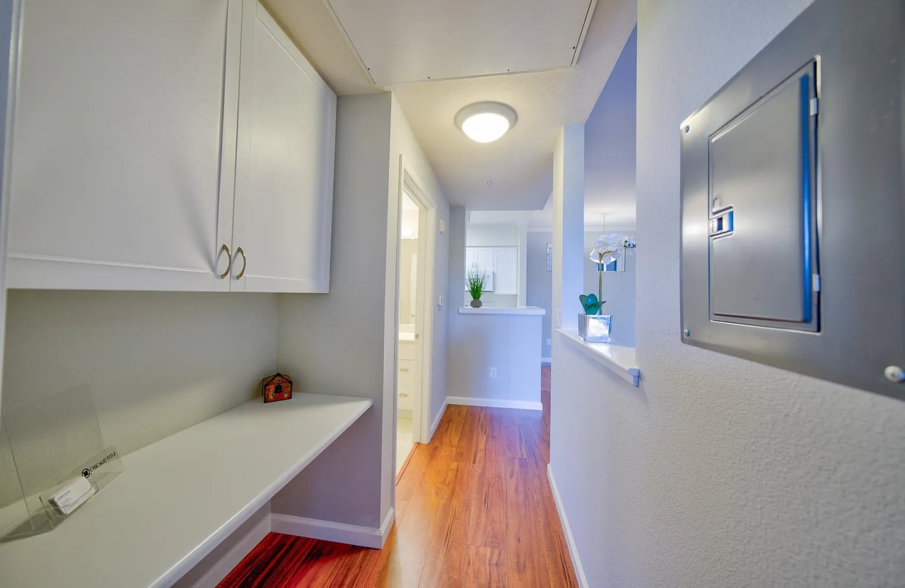 1982 W Bayshore Rd - Photo 3 of 10