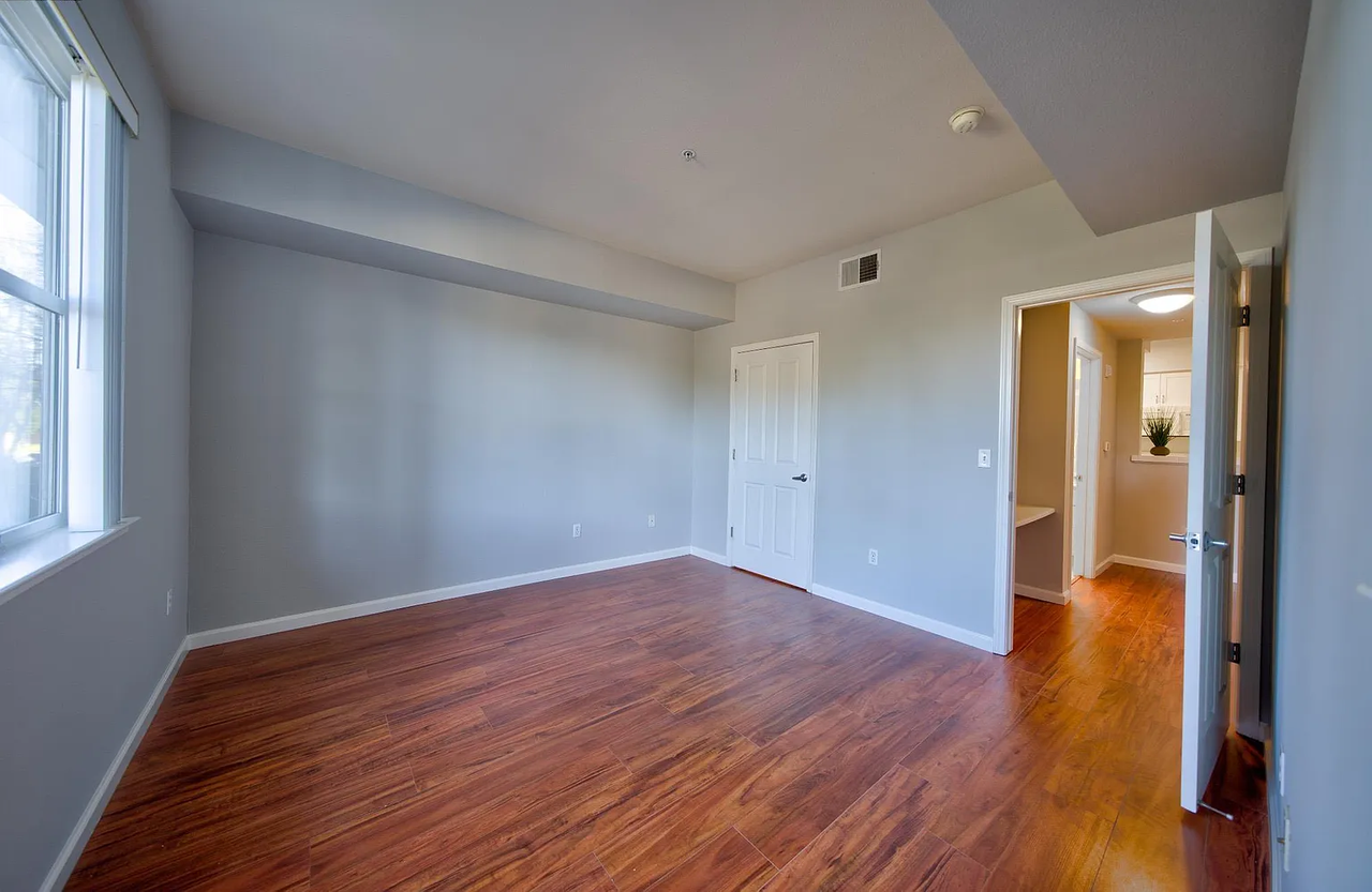 1982 W Bayshore Rd - Photo 4 of 10