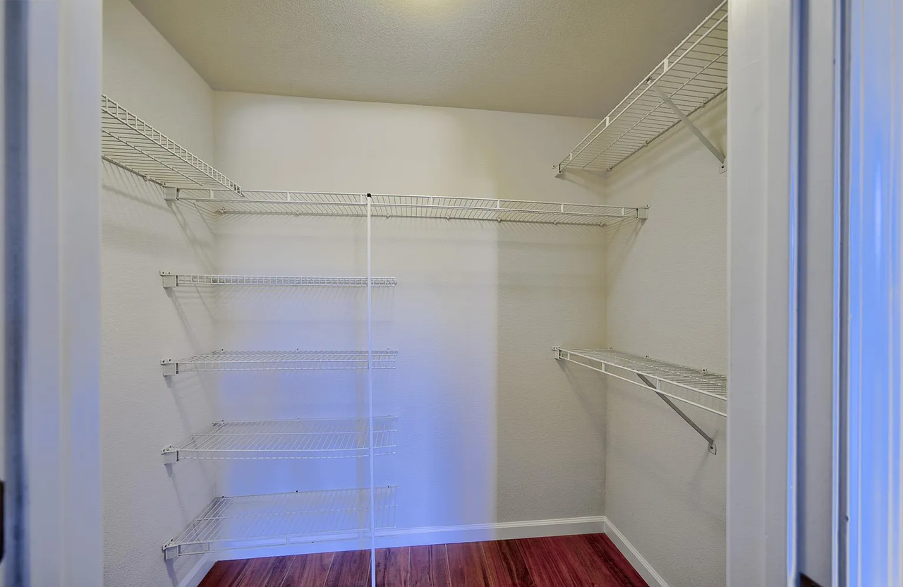 1982 W Bayshore Rd - Photo 7 of 10