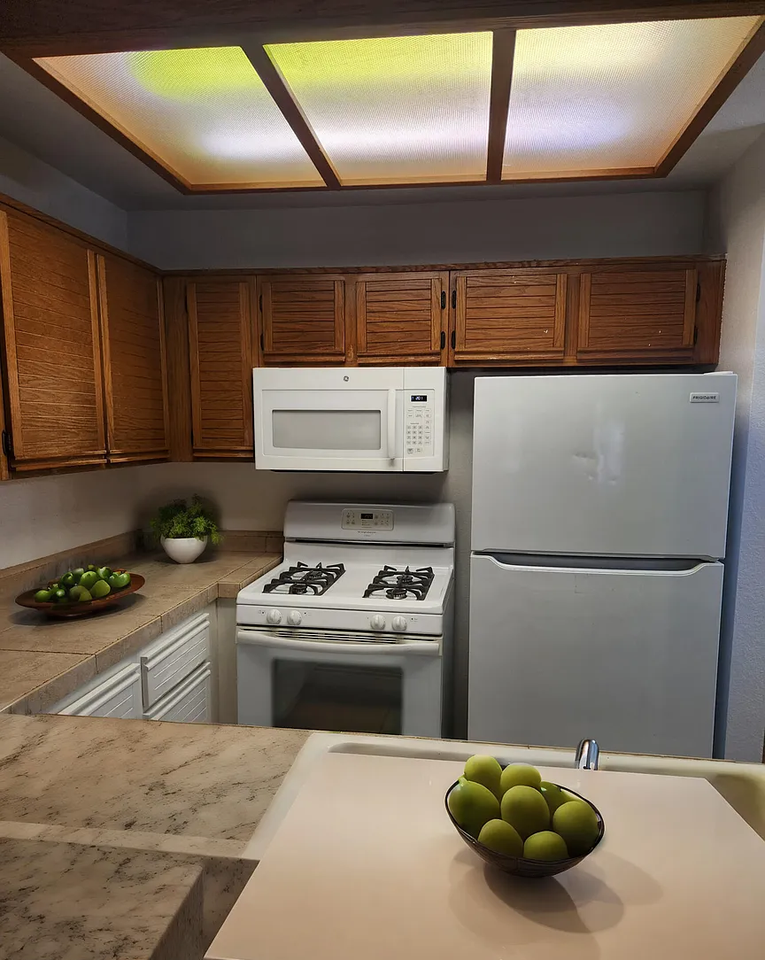 2463 Country Ln - Photo 3 of 17