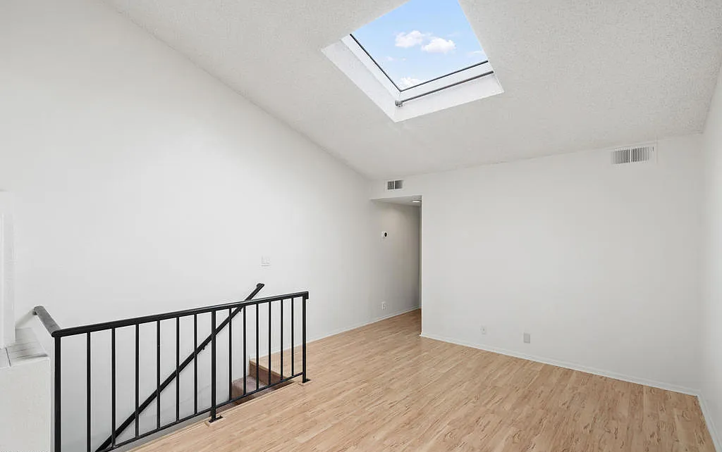 137 N Oak Knoll Ave - Photo 2 of 14