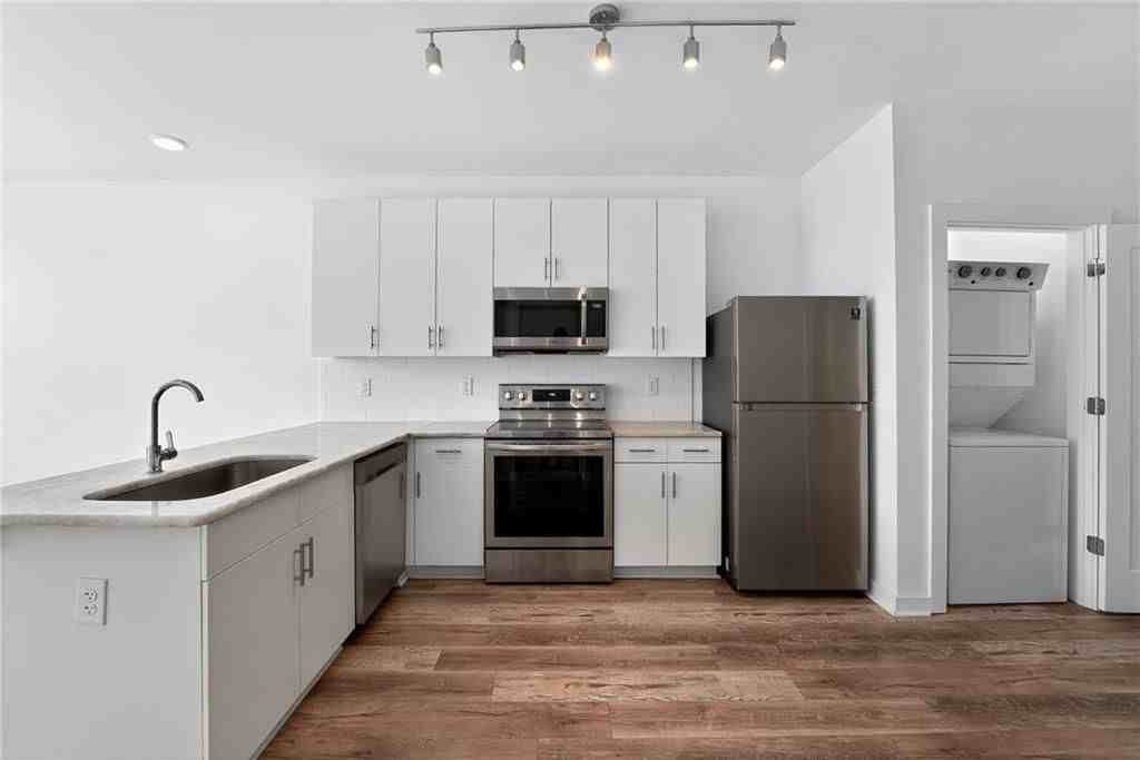 525 Parkway Drive - Photo 3 of 15