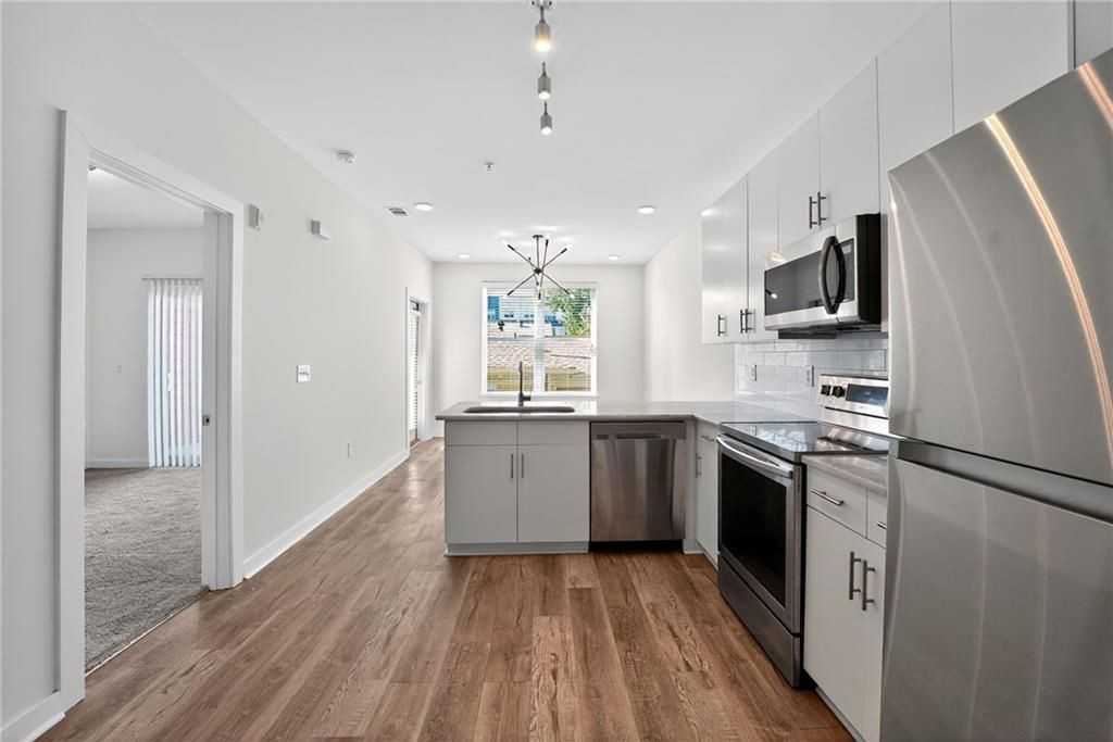 525 Parkway Drive - Photo 4 of 15