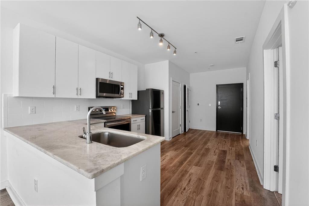 525 Parkway Drive - Photo 5 of 15