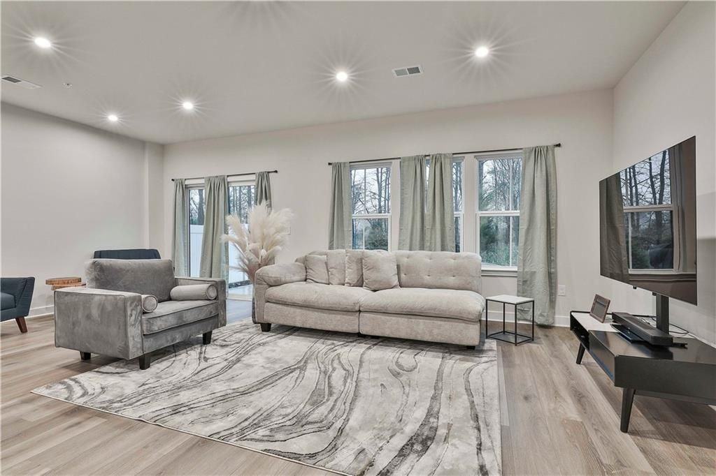 550 Thatch Ter - Photo 3 of 11