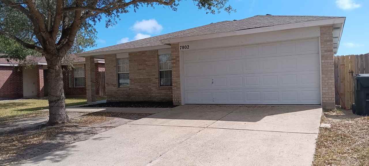 7802 Elk Dr - Photo 2 of 13