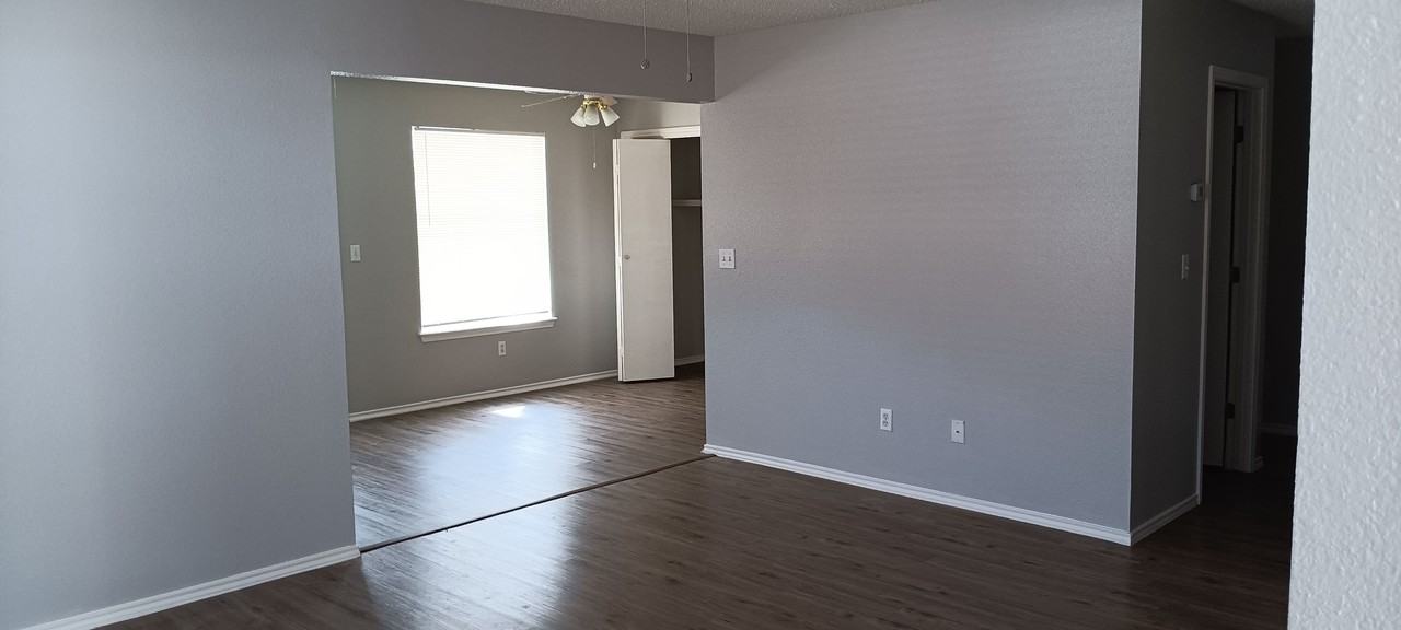 7802 Elk Dr - Photo 3 of 13