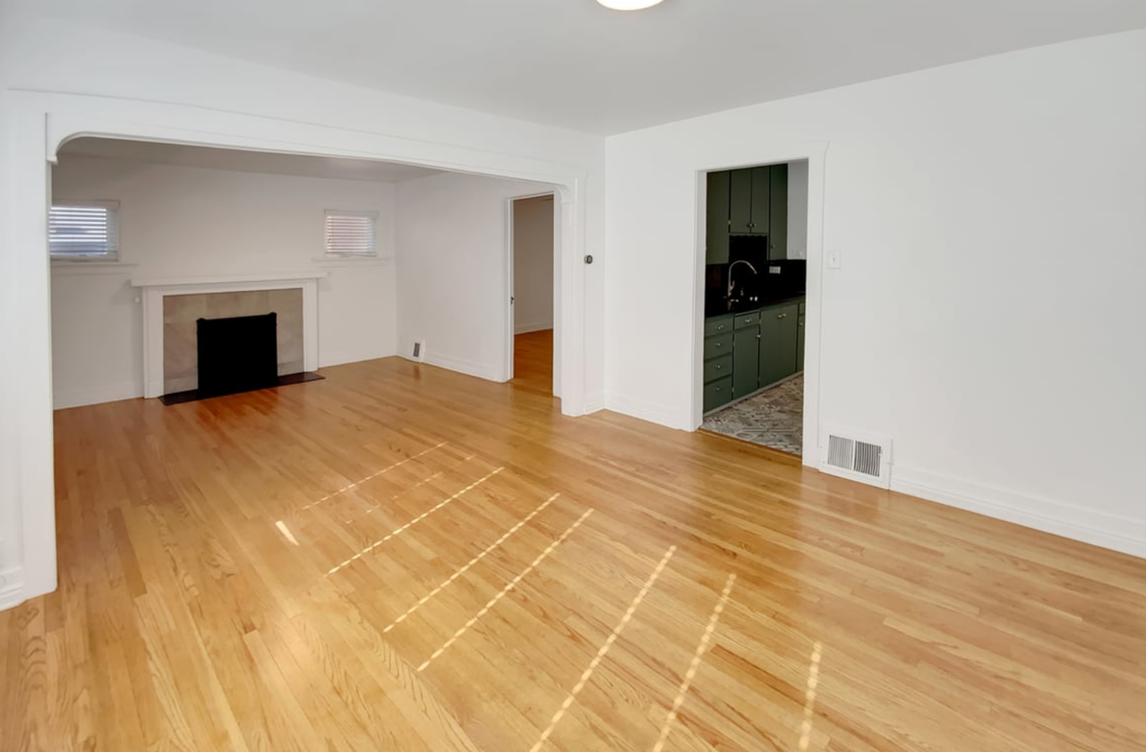 755 Es - Photo 2 of 19