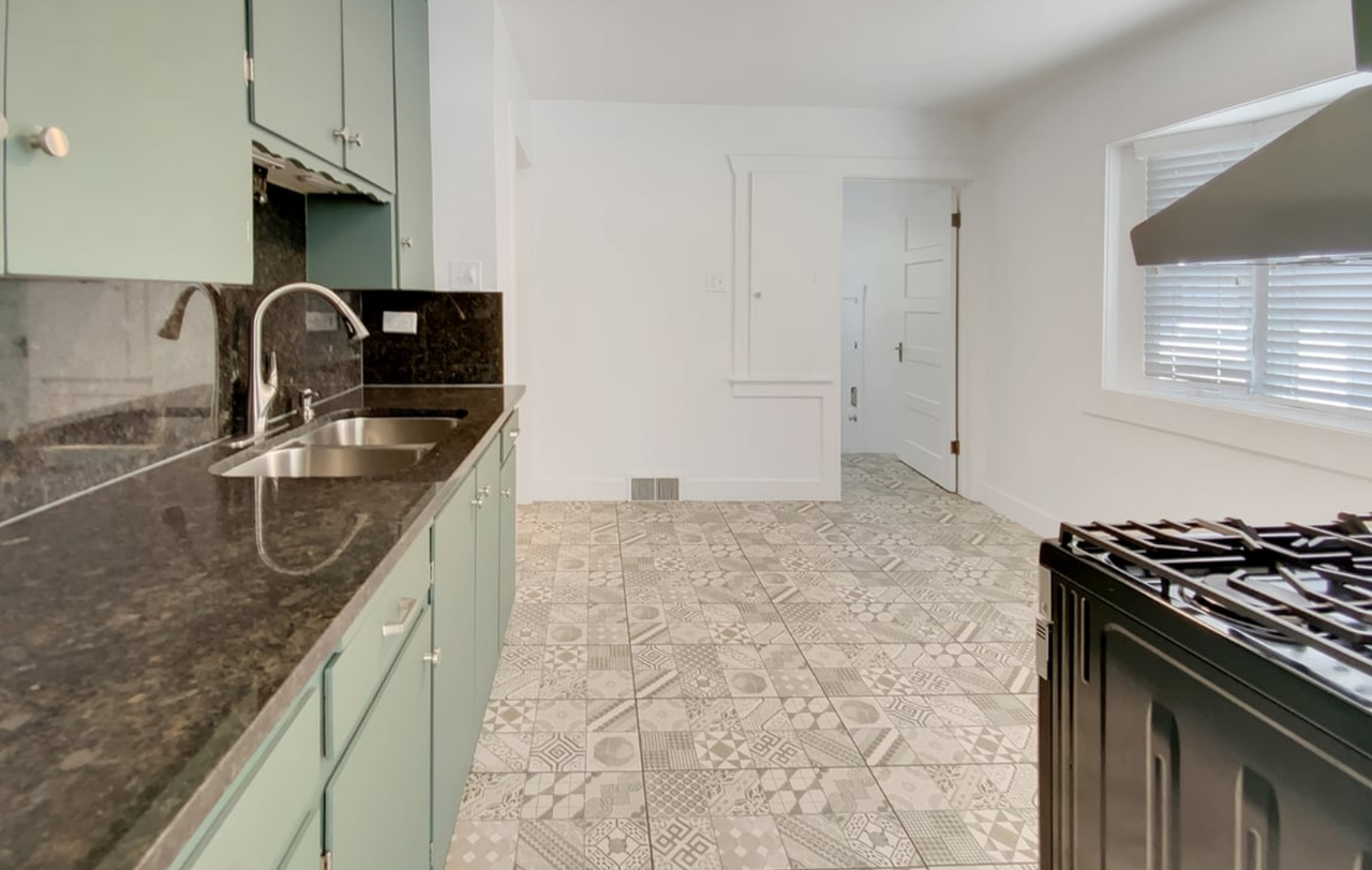 755 Es - Photo 4 of 19