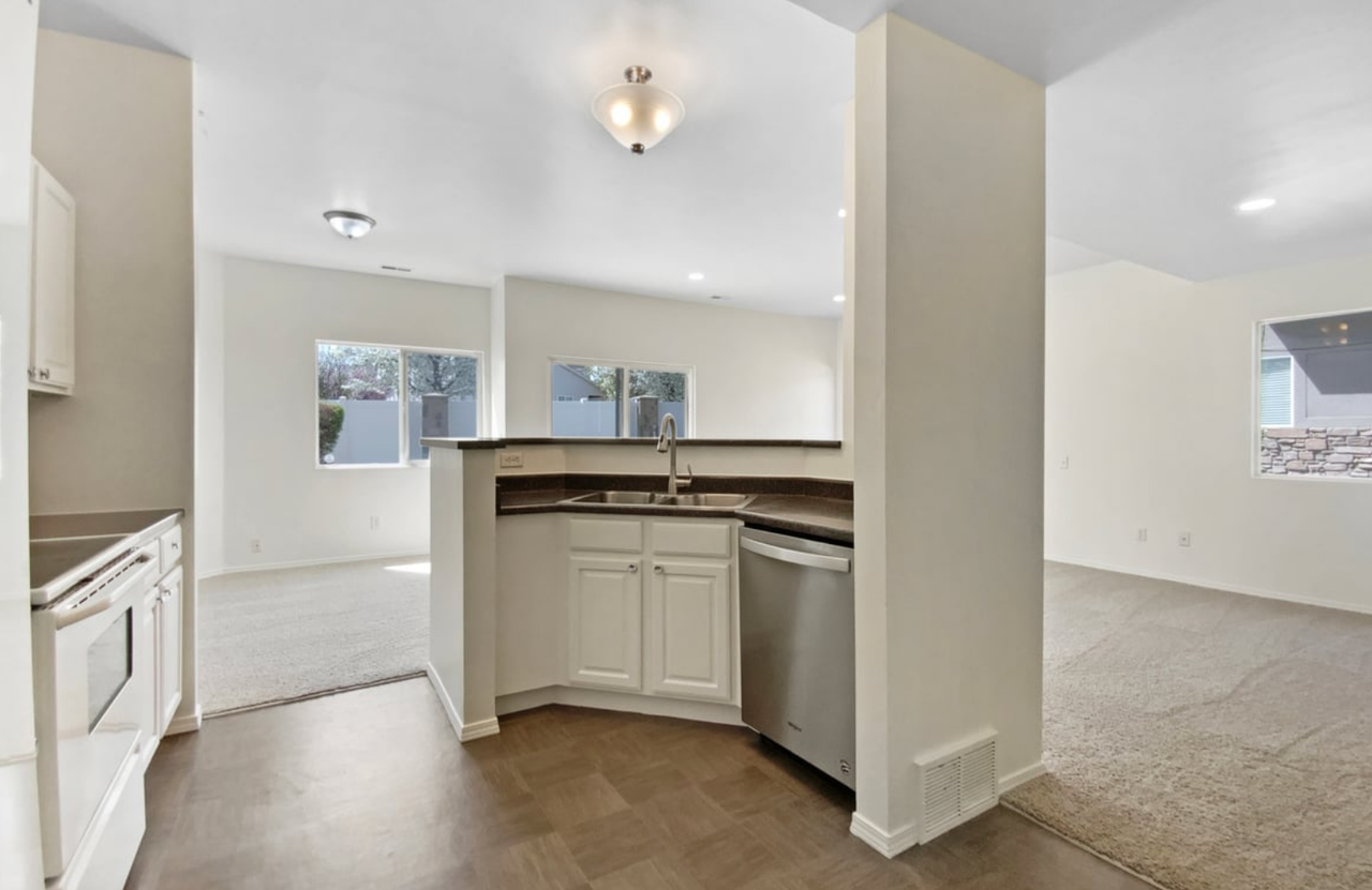 6647 West Merlot Way - Photo 4 of 17