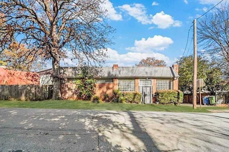 1112 Delaware Avenue Southeast - Photo 2 of 30