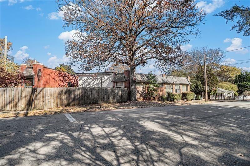 1112 Delaware Avenue Southeast - Photo 4 of 30