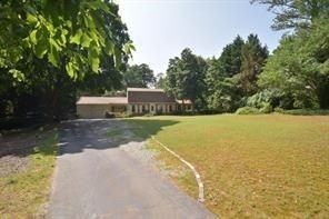 119 Woodlawn Drive Northeast - Photo 3 of 26