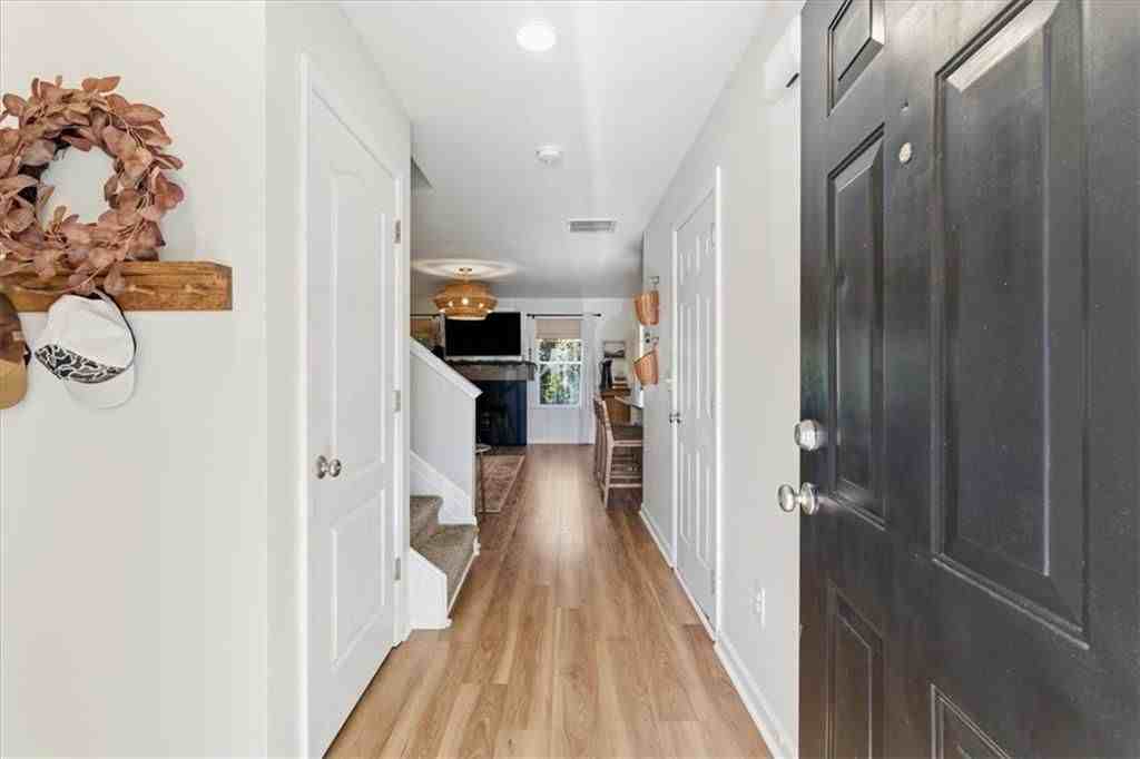 421 Red Coat Lane - Photo 3 of 33