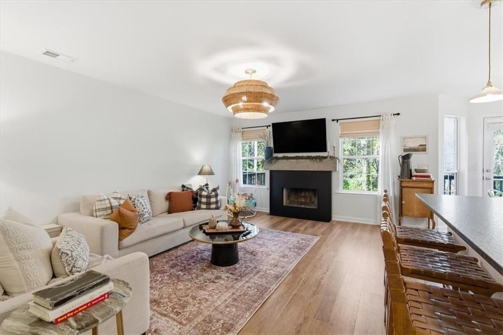 421 Red Coat Lane - Photo 4 of 33