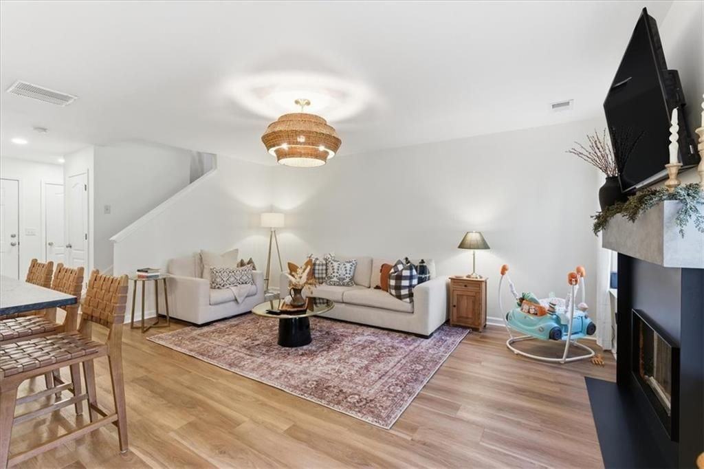 421 Red Coat Lane - Photo 5 of 33