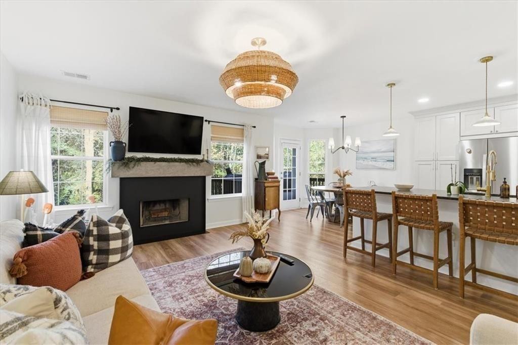 421 Red Coat Lane - Photo 6 of 33