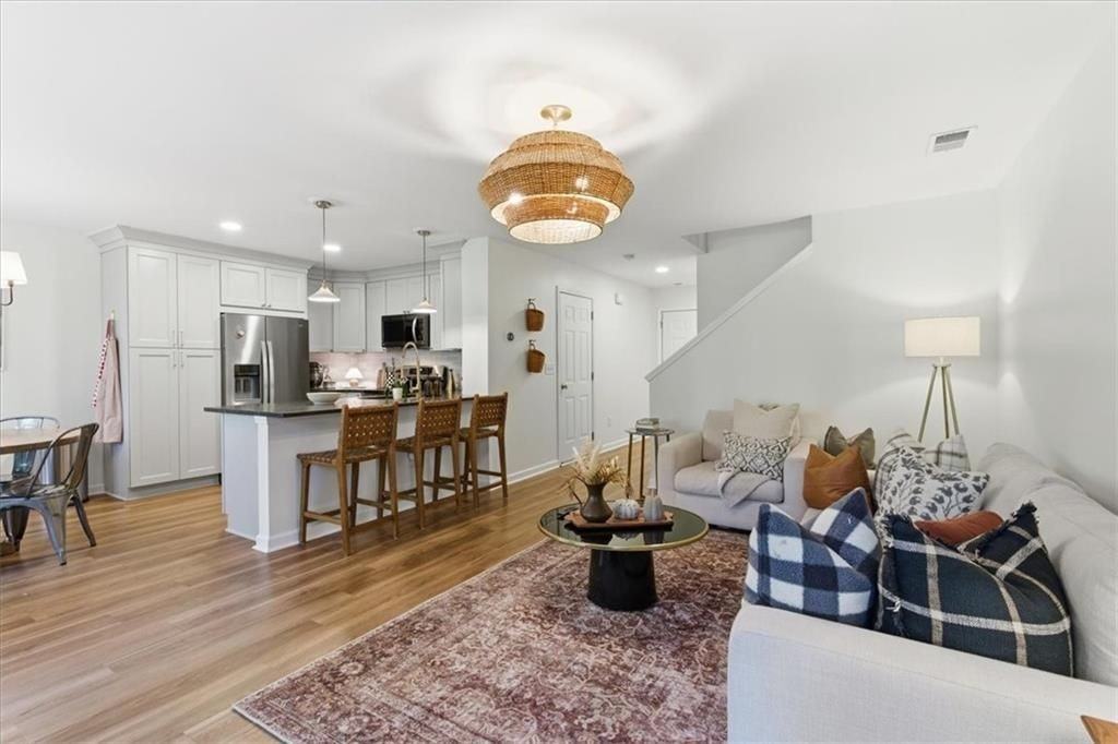 421 Red Coat Lane - Photo 7 of 33