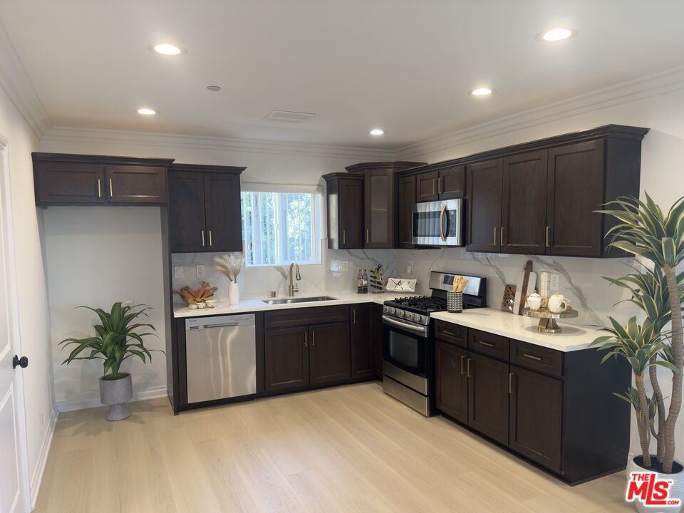 3917 Dwiggins Street - Photo 4 of 17