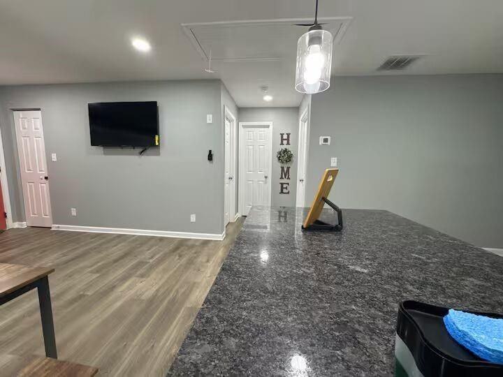 500 Denham Street - Photo 5 of 19