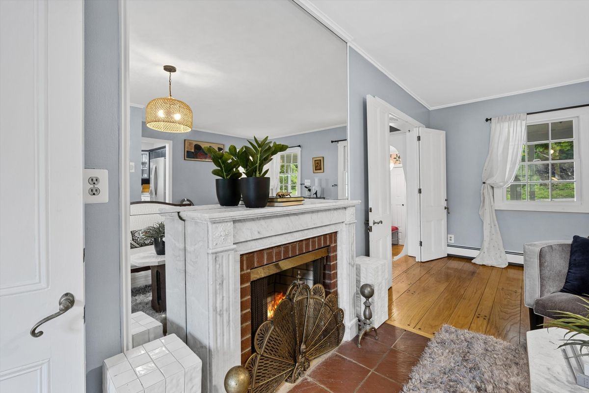 1056 Beekman Road - Photo 3 of 14