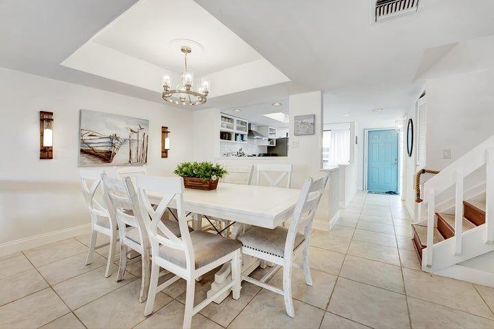 716 Northeast 20th Lane - Photo 4 of 32