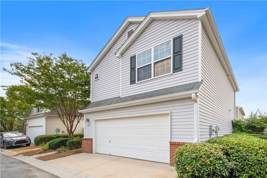 252 Hiawassee Drive - Photo 2 of 16