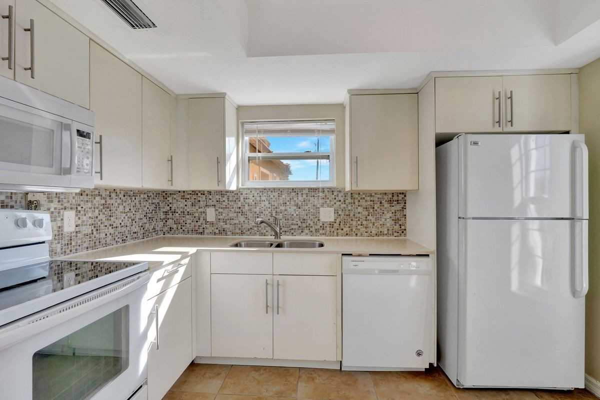 714 111th Avenue North - Photo 2 of 9