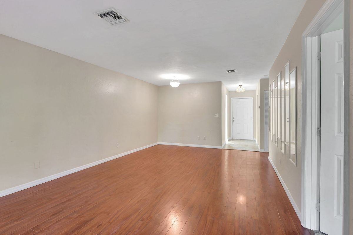 714 111th Avenue North - Photo 3 of 9