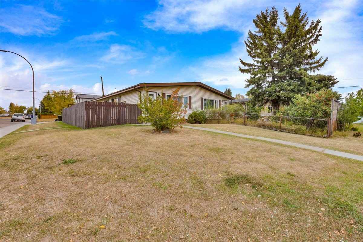 10822 134 Avenue NW - Photo 3 of 45