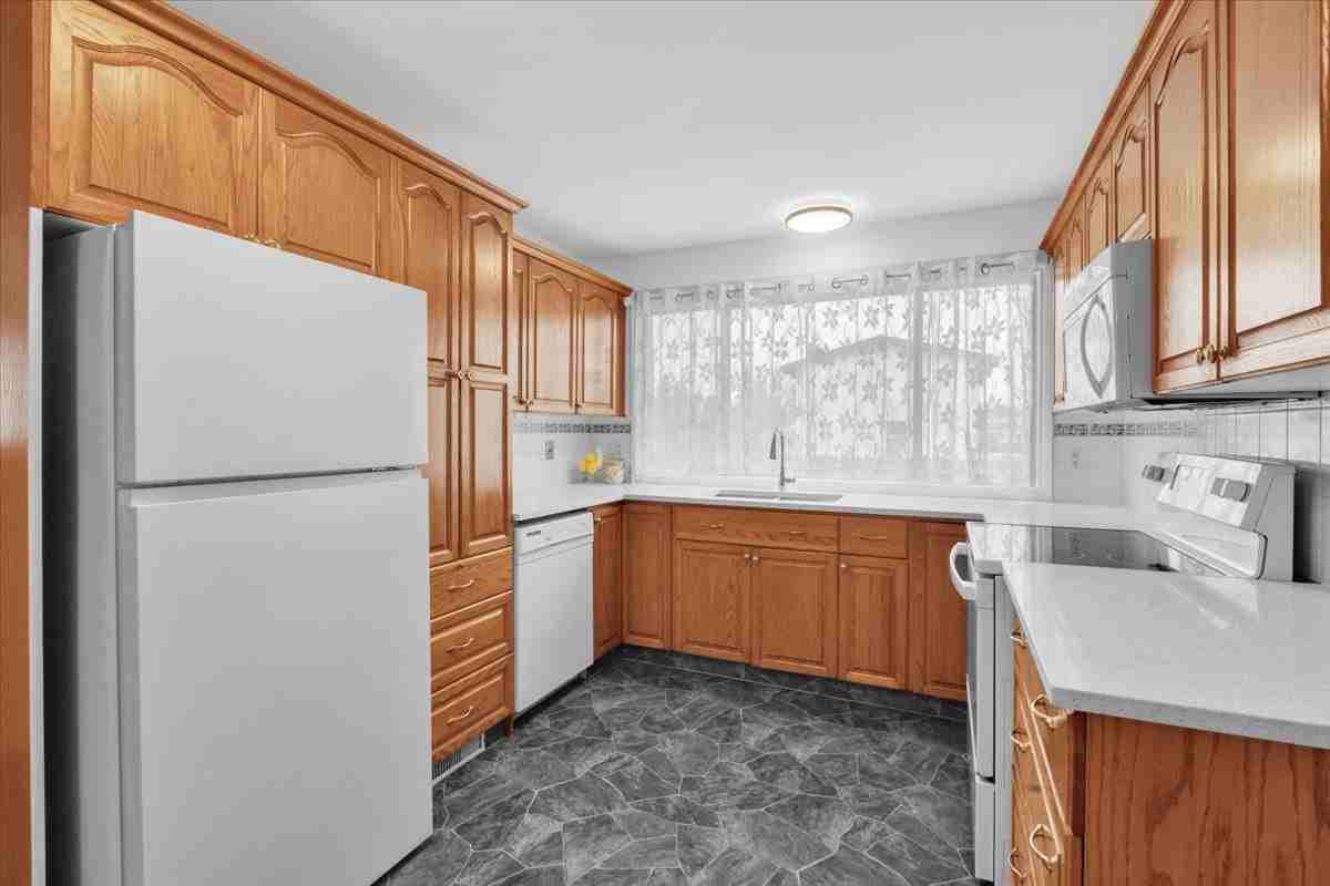 10822 134 Ave Nw - Photo 4 of 45