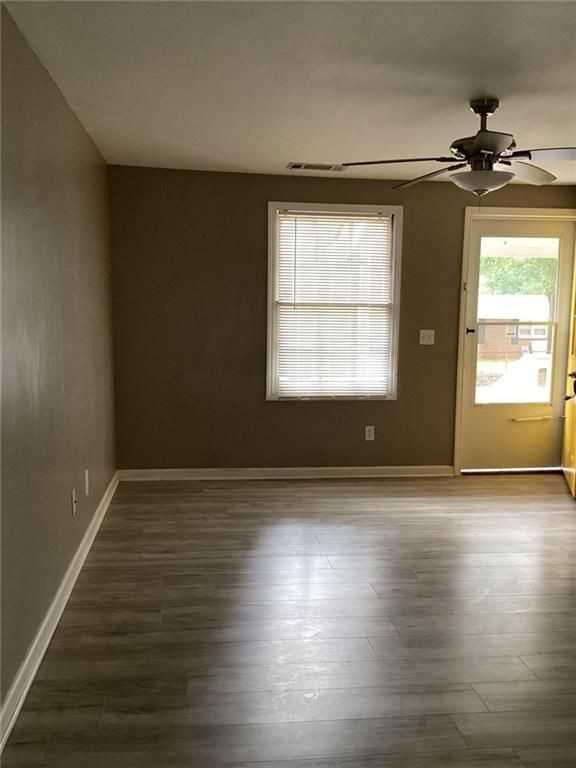545 Spring St - Photo 2 of 9