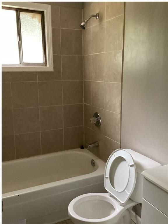 545 Spring St - Photo 3 of 9